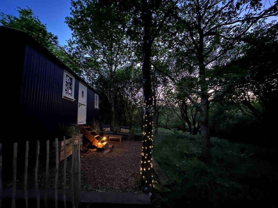 Cornwall Woodland Shepherd'S Hut - Dennis Hut Bodmin Exterior photo