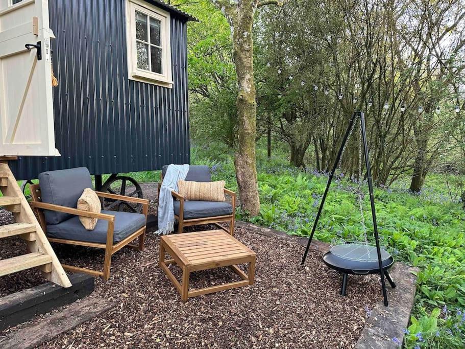 Cornwall Woodland Shepherd'S Hut - Dennis Hut Bodmin Exterior photo