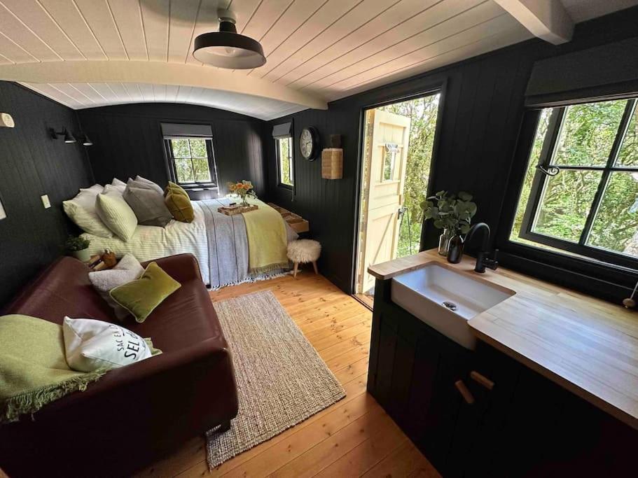 Cornwall Woodland Shepherd'S Hut - Dennis Hut Bodmin Exterior photo
