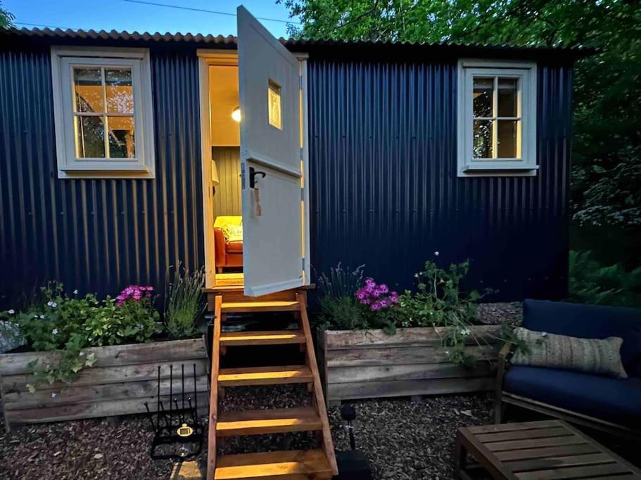 Cornwall Woodland Shepherd'S Hut - Dennis Hut Bodmin Exterior photo
