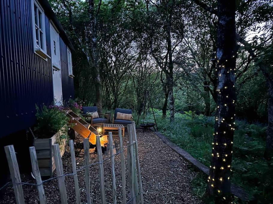 Cornwall Woodland Shepherd'S Hut - Dennis Hut Bodmin Exterior photo
